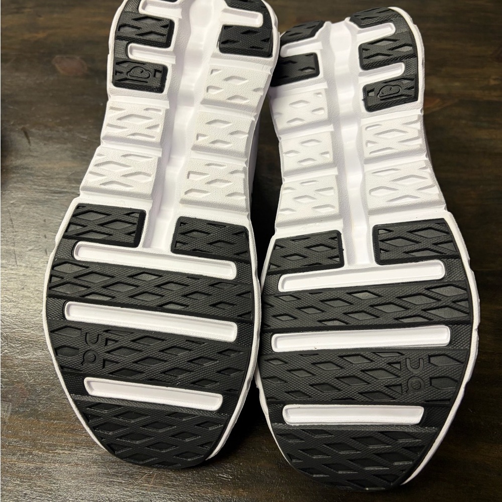 On Running Women’s White Cloudtilt Athletic Shoes size 7 - Picture 5 of 6